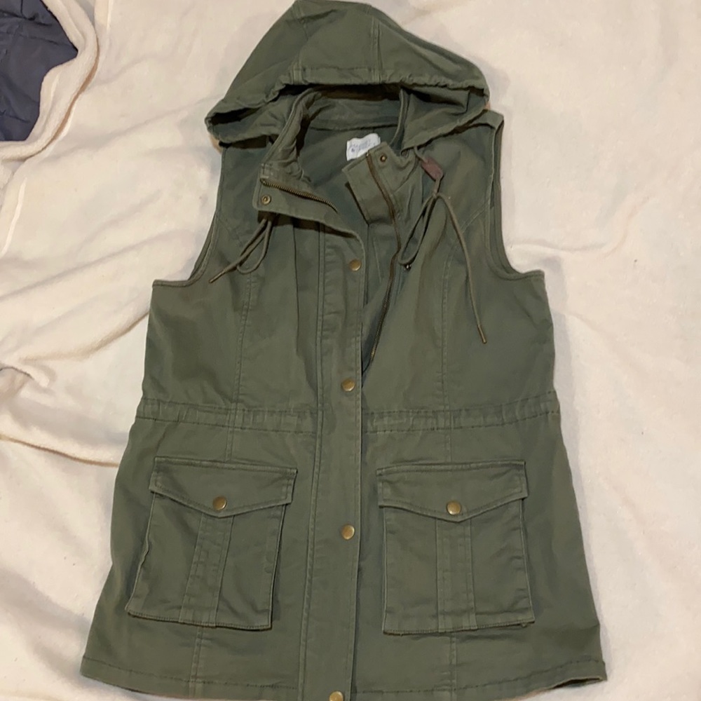 Green utility vest, Size L.